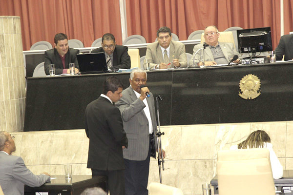 Prefeitura de Contagem perdoa dívidas, isenta o INSSQ e doa terrenos públicos