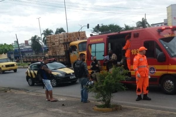 Manobra brusca de veículo derruba motos e deixa dois feridos