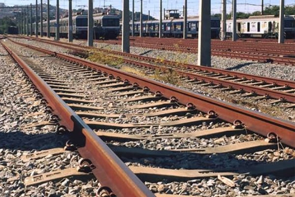 Trilhos do metrô passam por nova manutenção, no domingo