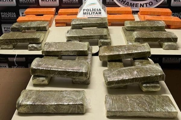 PM apreende maconha enterrada em quintal no Estaleiro