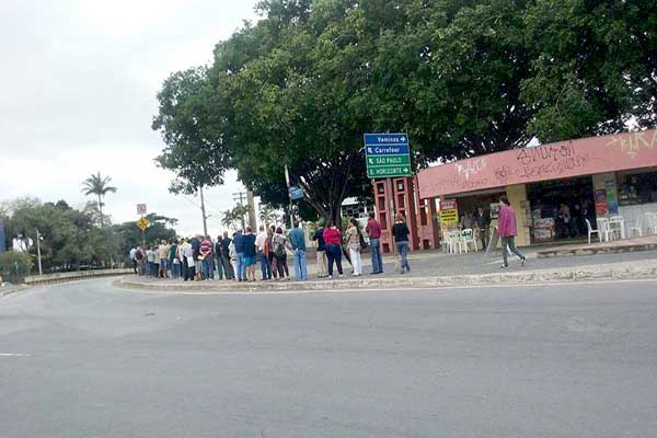 Contestação de cobrança do IPTU gera filas em postos de atendimento