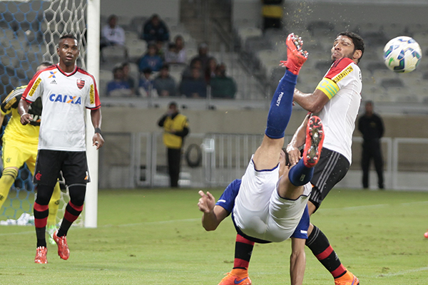 Cruzeiro vence o Flamengo, na reestreia de Luxemburgo