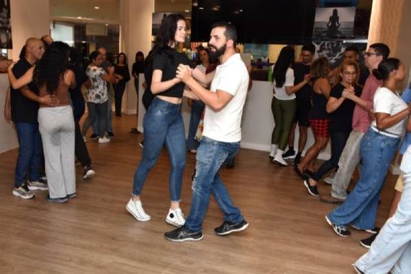 Forró Fieira ganha novo núcleo e amplia aulas gratuitas em Contagem