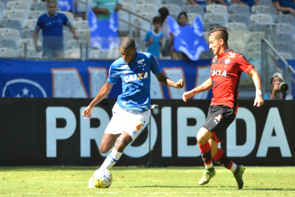 Cruzeiro não segura o placar e empata com o Vitória