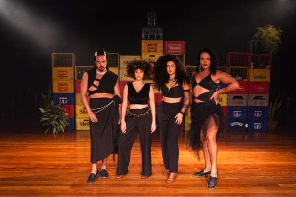 Espetáculo Arrepsia estreia com crítica afiada, emoção e resistência cultural