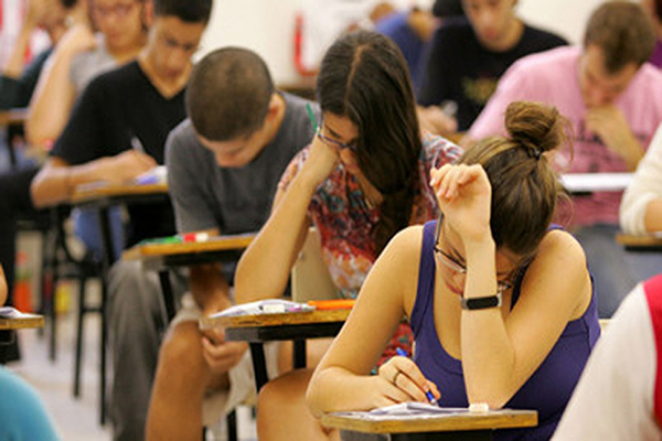 Professores das redes municipal e estadual podem aplicar provas do Enem
