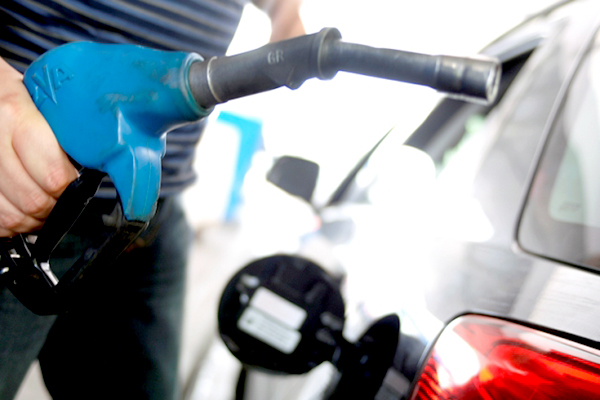 Gasolina aumenta 3,3% nas refinarias; diesel sobe 0,1%