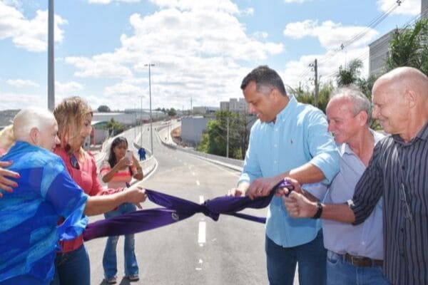 Viaduto das Américas é inaugurado em Contagem