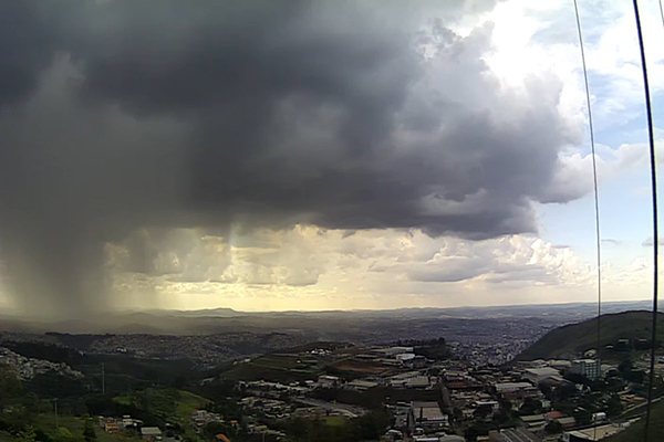 Chuva e trovoada atingem Contagem nesta quinta-feira