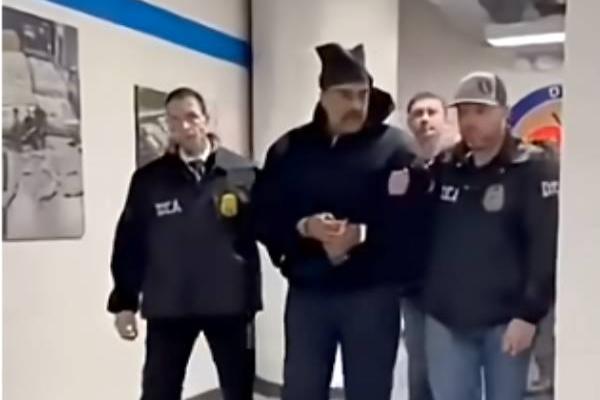 Após sequestro, Maduro e esposa são levados à Justiça dos EUA