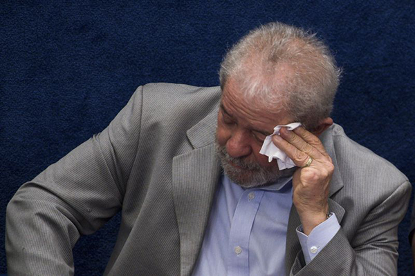 Sérgio Moro determina prisão do ex-presidente Lula
