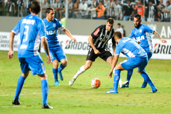 No sufoco, Atlético garante classificação na Copa Libertadores
