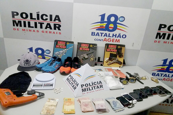 PM apreende dois adolescentes suspeitos de traficar drogas