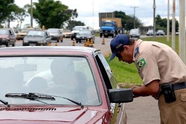 Motoristas mineiros podem receber desconto em multas