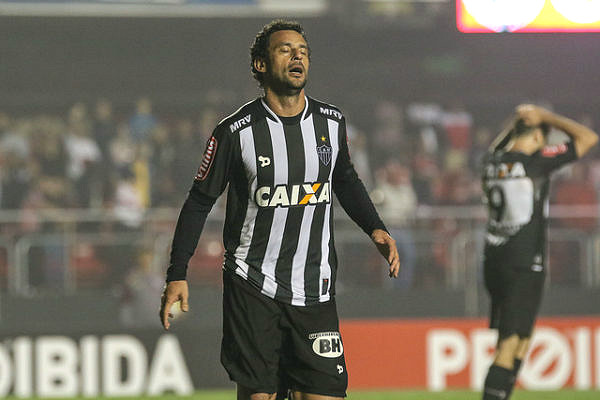 Mesmo com erro de arbitragem, Atlético vence o São Paulo fora de casa