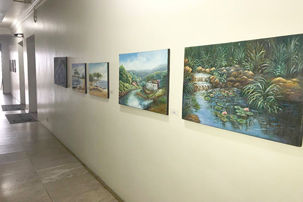 Artista contagense expõe quadros na Câmara Municipal