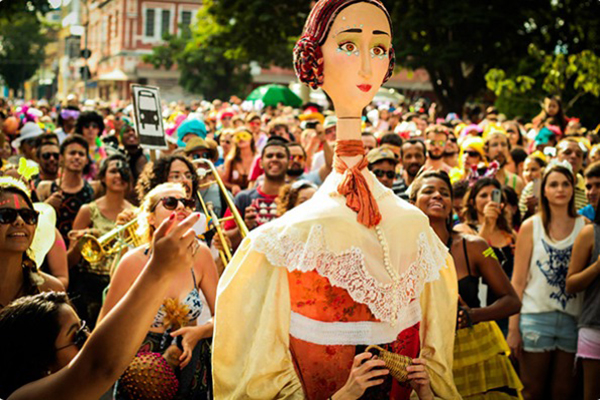 Exposição conta história do bloco Maria Baderna