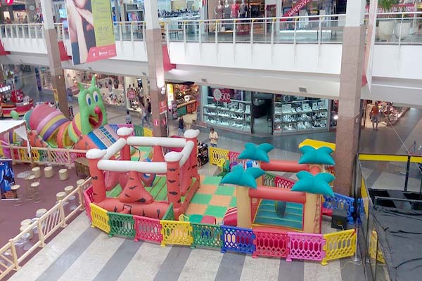 Zoo Inflável é atração em shopping de Contagem