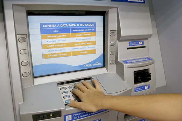 Caixa antecipa saques de contas inativas do FGTS para penúltimo grupo