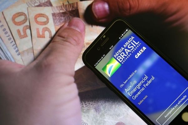 Governo prorroga auxílio emergencial por mais três meses