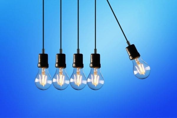 Reajuste nas contas de luz será suspenso em Minas