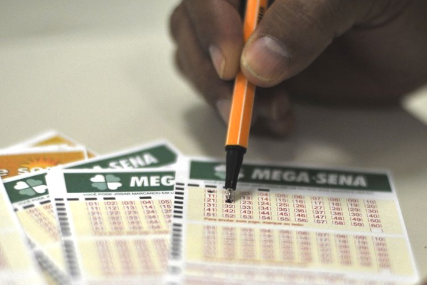 Mega-Sena acumula e deve pagar R$ 24 milhões no próximo sorteio