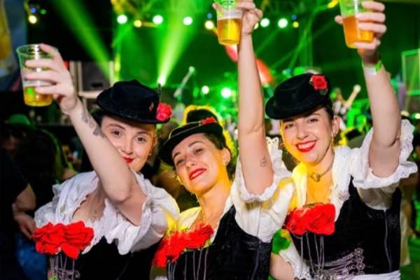 Oktoberfest Contagem traz cultura alemã, música e 10 mil litros de chope  