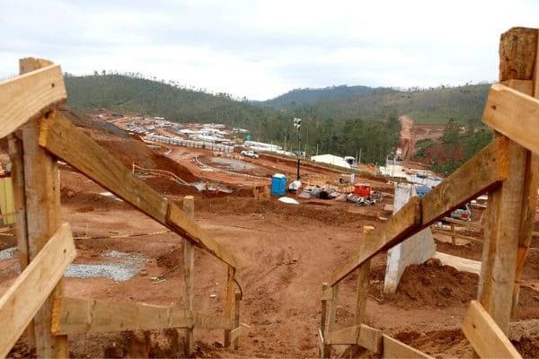 Atingidos em Mariana pensam no futuro e exigem casas prontas em 2020