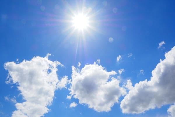 Chuvas fracas e localizadas não aliviam a sensação de calor em Contagem