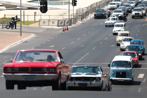 IPVA zerado para veículos com mais de 20 anos é aprovado pela Câmara