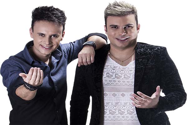 Cantores fazem serenata para mulheres na estação Eldorado