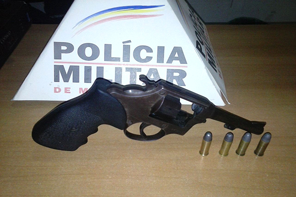 Dois homens são presos em operações da PM, em Contagem