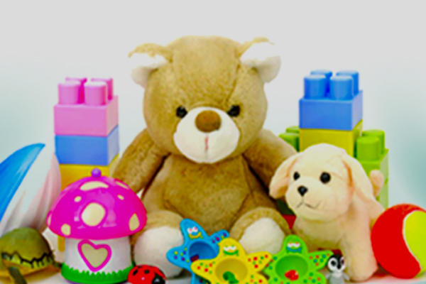 Exposição de brinquedos chama atenção para trânsito seguro