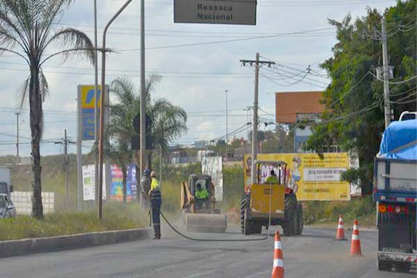 Recapeamento da Via Expressa é feito durante o dia