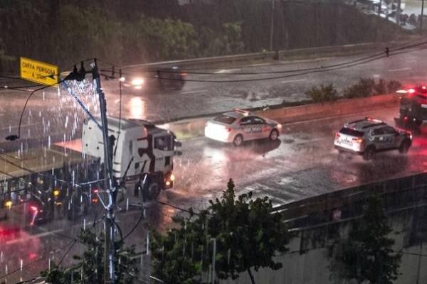 Frente fria derruba temperaturas e traz chuva fraca para Contagem