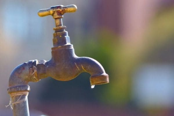 Manutenção em rede deixa Contagem parcialmente sem água