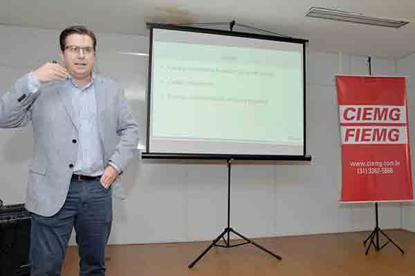 Crise e retomada do crescimento são temas de palestra com empresários