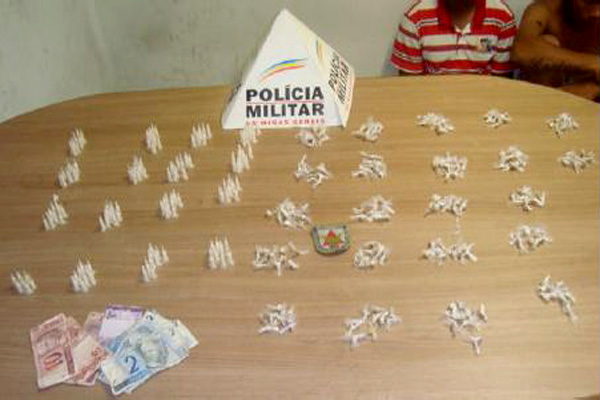 Apreensão de crack e cocaína na Vila Itaú
