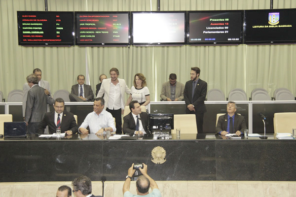 Vereadores de Contagem iniciam ano legislativo