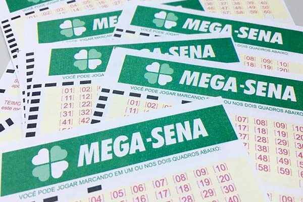 Mega-Sena acumula e vai pagar R$ 45 milhões no sábado