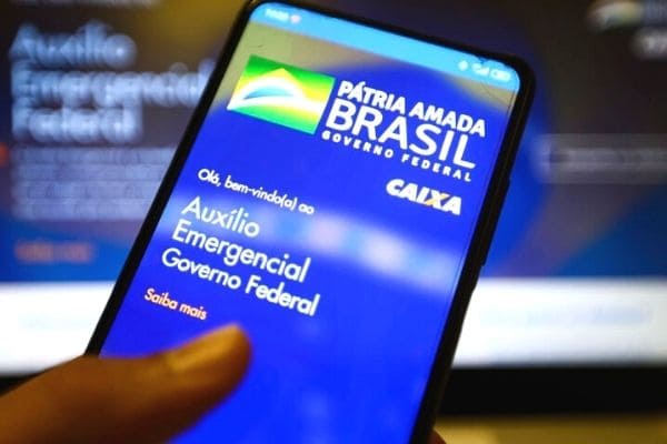 Valor médio do auxílio emergencial será de R$ 250, diz Guedes