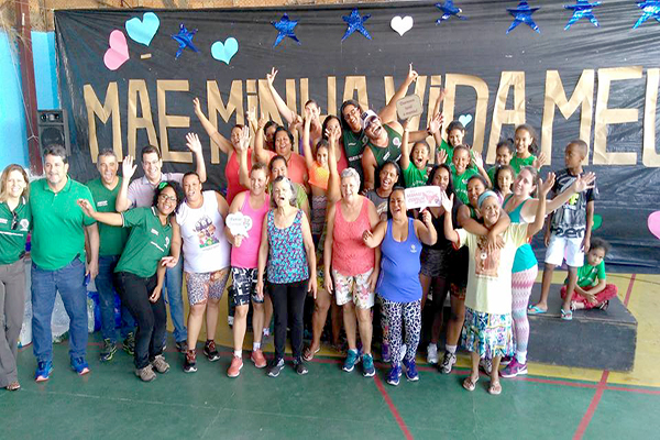 Associação de moradores celebra Dia das Mães com feijoada