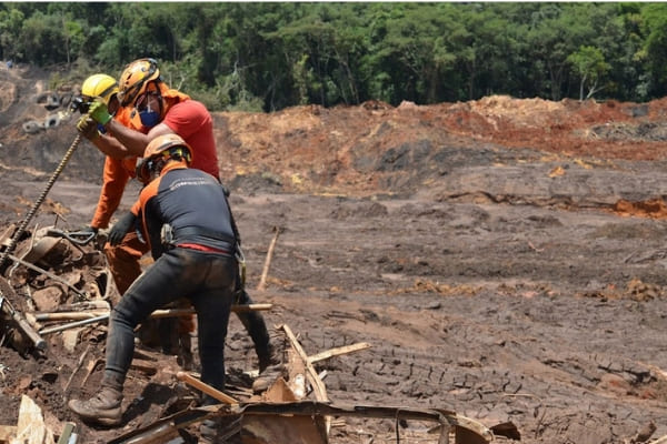 Vítimas identificadas da tragédia em Brumadinho chegam a 237