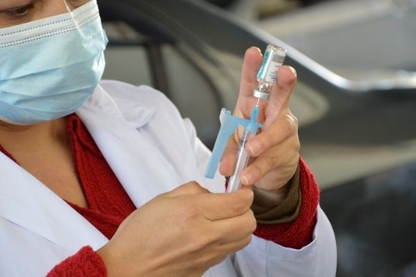 Contagem amplia vacinação contra Covid-19 por idade e para lactantes