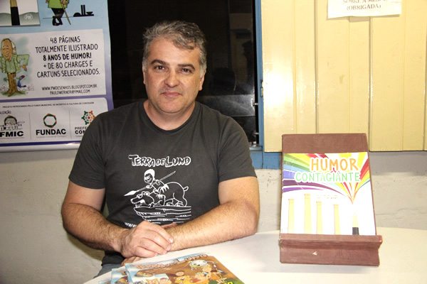 Chargista lança livro em Contagem
