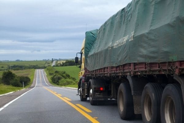 Circulação de veículos pesados será restringida no feriadão
