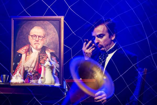 Última peça dirigida por Jô Soares, Gaslight, estreia em BH 