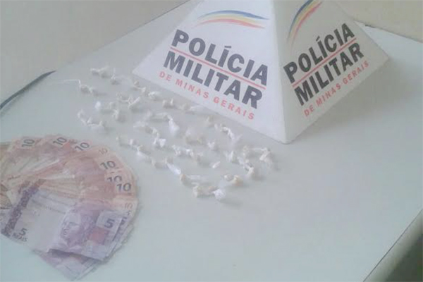 PM apreende drogas e arma em bairros de Contagem