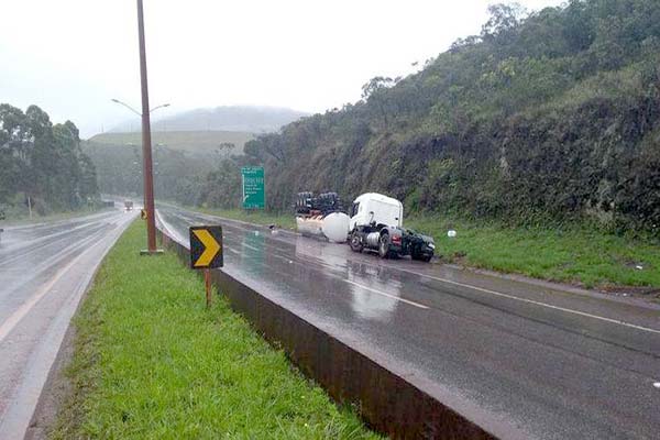 BR-040 segue totalmente interditada após acidente