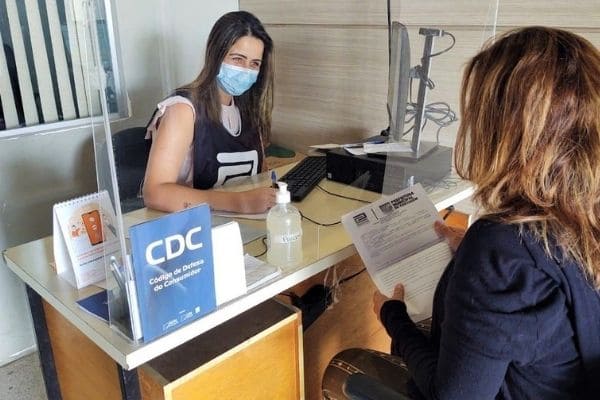 Procon Contagem promove negociação de dívidas com Copasa e Claro